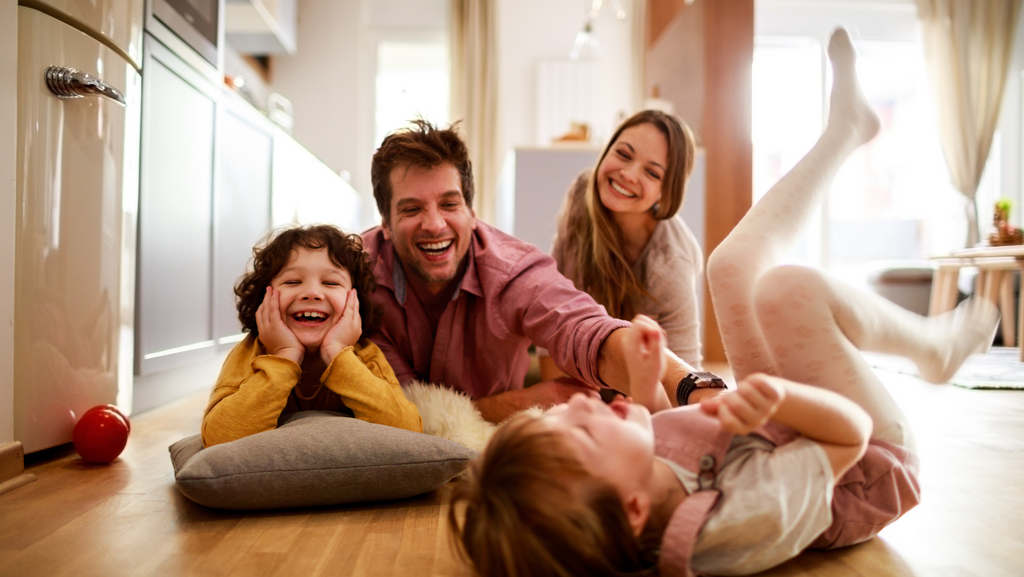 Beneficios de jugar a juegos de mesa en familia: fortalecer los vínculos y crear recuerdos duraderos entre los seres queridos